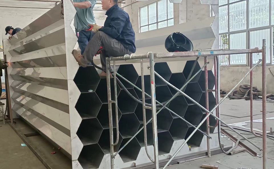 江蘇不銹鋼陽極管在工業(yè)濕電除塵器中的應(yīng)用